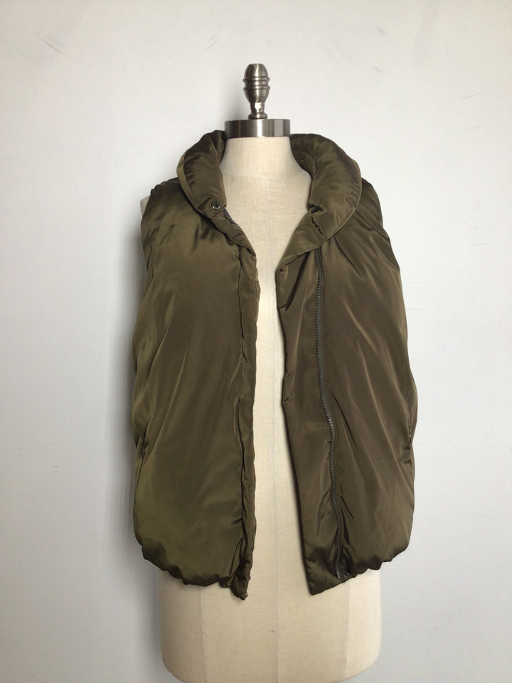 Collared Puffer Vest - Large