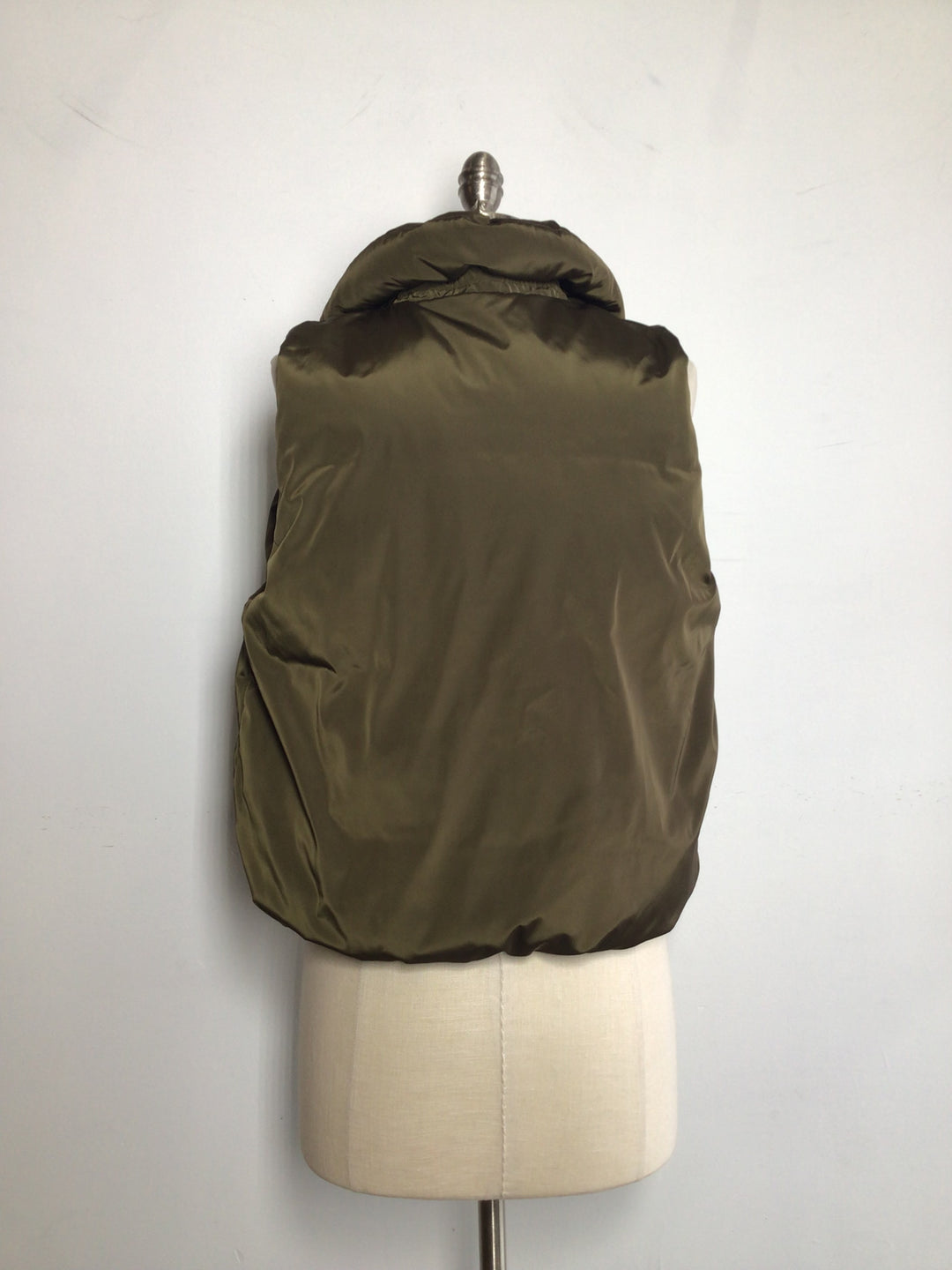 Collared Puffer Vest - Large