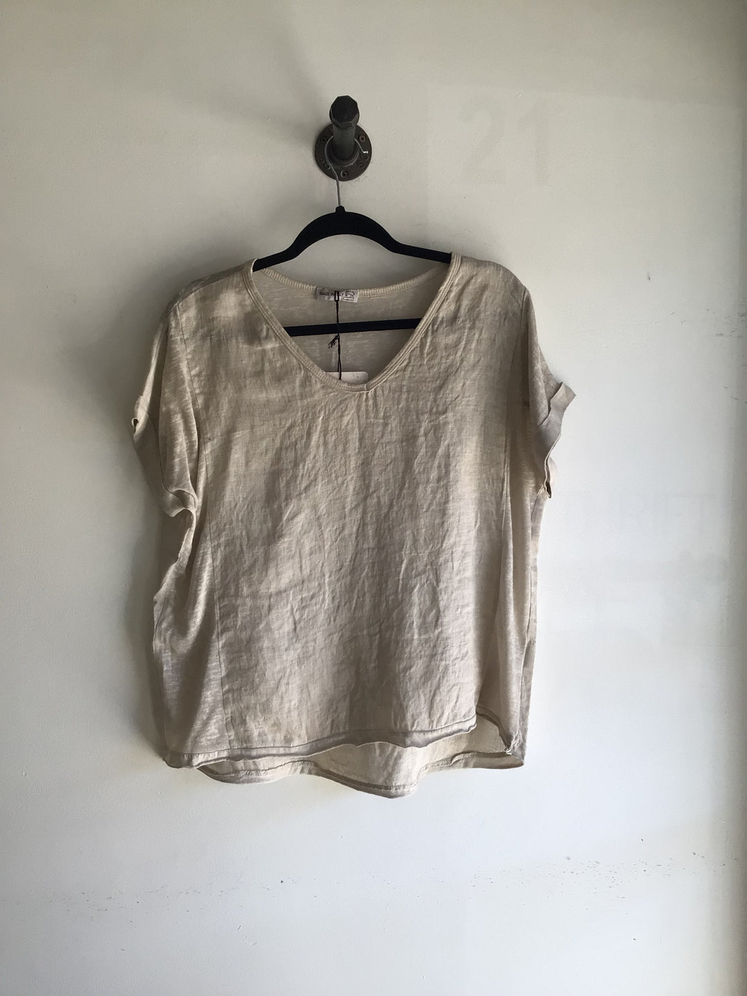 Classic Linen top: Beige