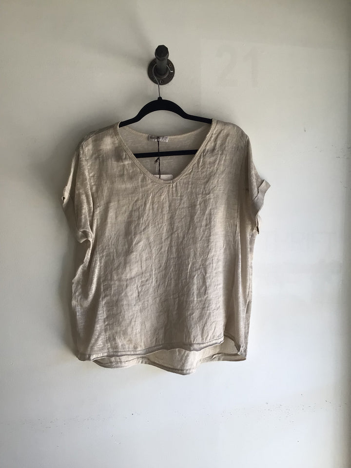 Classic Linen top: Beige