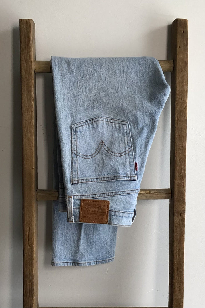 Levi’s Wedgie Straight Jeans - Size 26
