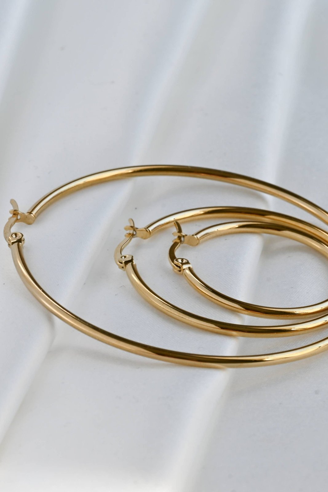 Classic Hoops: 50 mm - The Daisy Chain