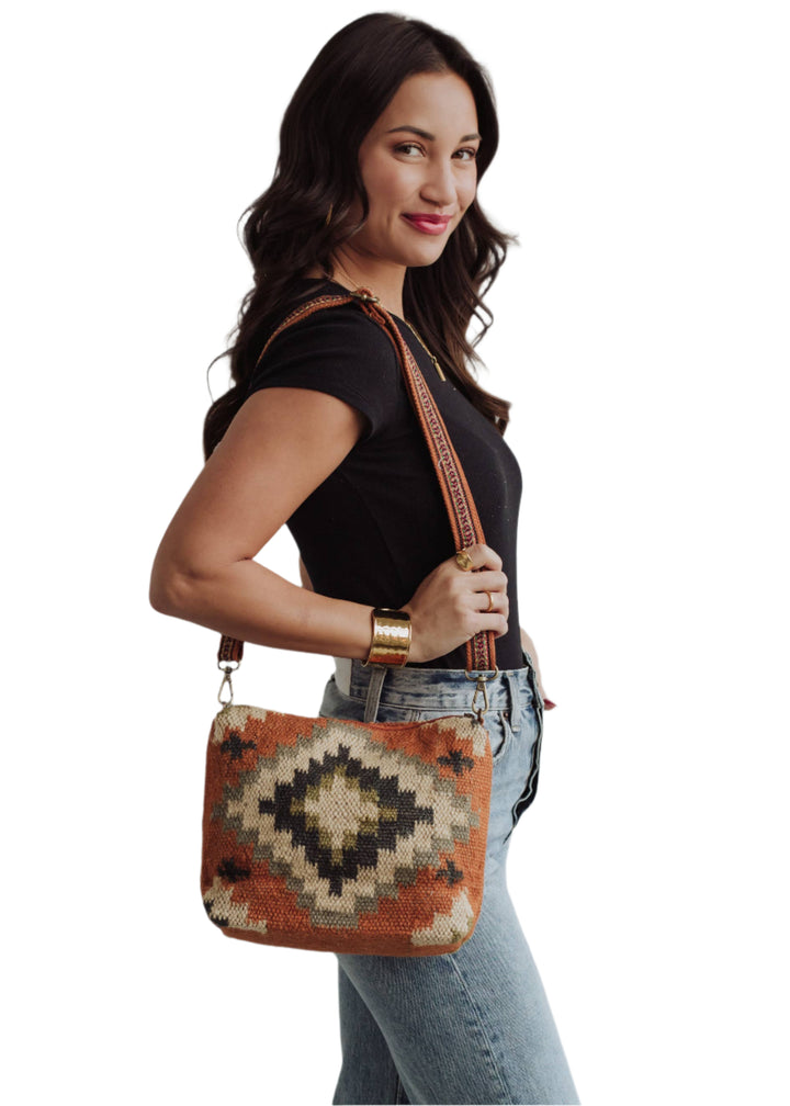 Naturalesa Crossbody