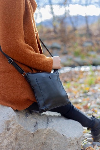 Mia Crossbody - Black - The Daisy Chain