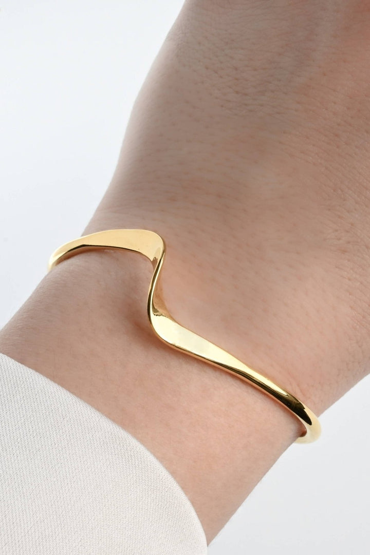 Sculptural Twist Cuff - The Daisy Chain