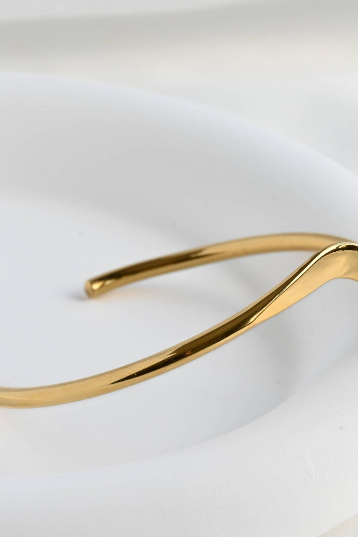 Sculptural Twist Cuff - The Daisy Chain